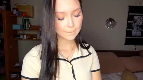 Snapshot of siobhanhelmstetler chatting on 11.27.25 Emma online show from 11.27.25