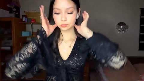 Snapshot of siobhanhelmstetler chatting on 12.02.25 Emma online show from 12.02.25