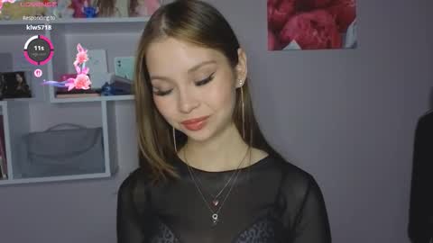 Snapshot of siobhanhelmstetler chatting on 12.15.25 Emma online show from 12.15.25