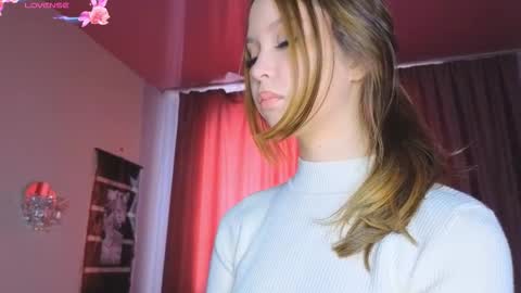 Snapshot of siobhanhelmstetler chatting on 12.17.25 Emma online show from 12.17.25