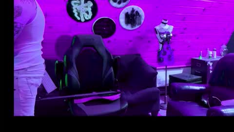 Snapshot of siphonophorslaysstrings chatting on 02.12.26 Unbridledfuckingcrazy online show from 02.12.26