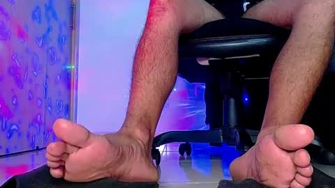 only foot                         worshipers here online show from 10.07.25