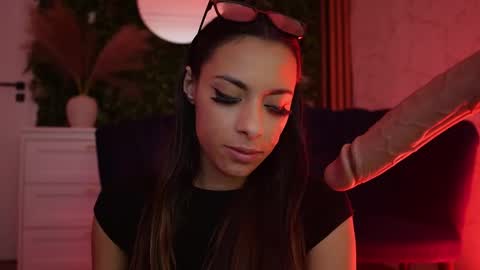 Snapshot of sisi_von_dee chatting on 05.19.26 Dee online show from 05.19.26