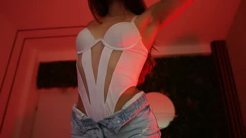 Snapshot of sisi_von_dee chatting on 05.19.26 Dee online show from 05.19.26