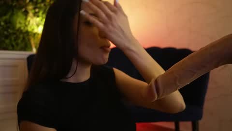 Snapshot of sisi_von_dee chatting on 05.27.26 Dee online show from 05.27.26