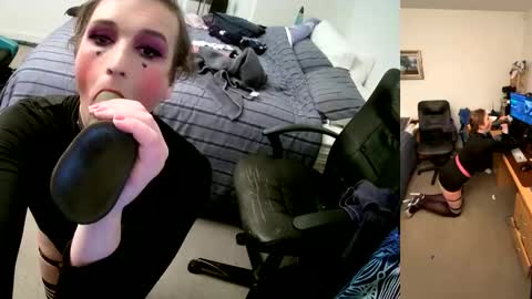 Snapshot of sissycdmish chatting on 09.21.25 SissyCDMish online show from 09.21.25