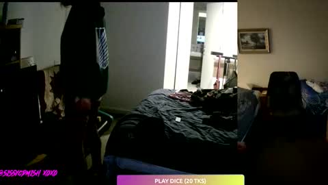 Snapshot of sissycdmish chatting on 11.12.25 SissyCDMish online show from 11.12.25