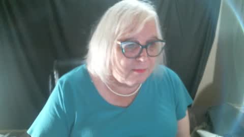 Snapshot of sissydianetx chatting on 12.04.24 Sissy Diane online show from 12.04.24