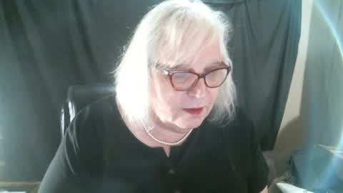 Snapshot of sissydianetx chatting on 12.06.24 Sissy Diane online show from 12.06.24
