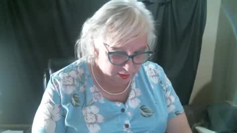 Snapshot of sissydianetx chatting on 12.09.24 Sissy Diane online show from 12.09.24