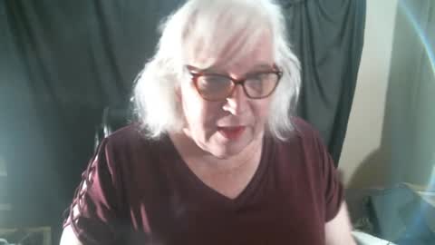 Snapshot of sissydianetx chatting on 12.20.24 Sissy Diane online show from 12.20.24