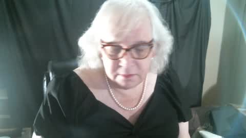 Snapshot of sissydianetx chatting on 12.26.24 Sissy Diane online show from 12.26.24
