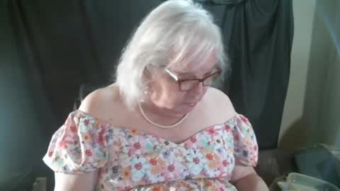 Snapshot of sissydianetx chatting on 12.29.24 Sissy Diane online show from 12.29.24
