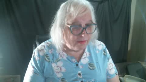 Snapshot of sissydianetx chatting on 01.03.25 Sissy Diane online show from 01.03.25