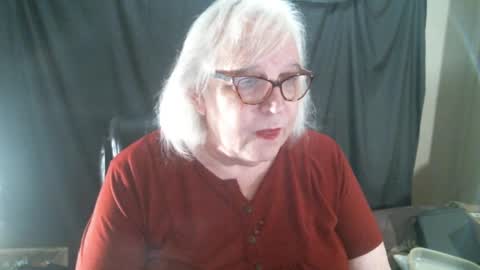 Snapshot of sissydianetx chatting on 01.04.25 Sissy Diane online show from 01.04.25