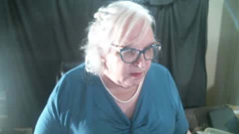 Snapshot of sissydianetx chatting on 01.06.25 Sissy Diane online show from 01.06.25