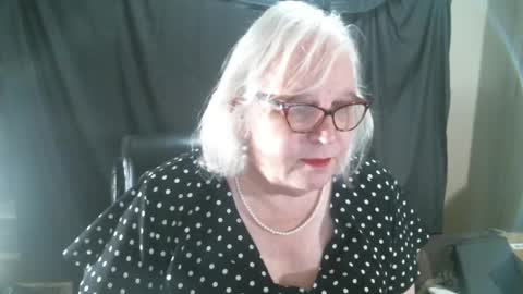 Snapshot of sissydianetx chatting on 01.08.25 Sissy Diane online show from 01.08.25