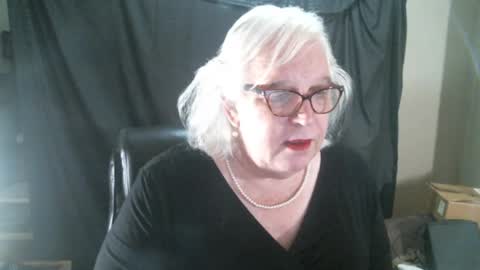 Snapshot of sissydianetx chatting on 01.09.25 Sissy Diane online show from 01.09.25