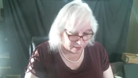 Snapshot of sissydianetx chatting on 01.10.25 Sissy Diane online show from 01.10.25