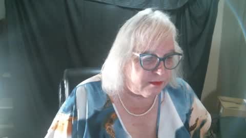 Snapshot of sissydianetx chatting on 01.25.25 Sissy Diane online show from 01.25.25