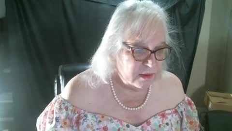 Snapshot of sissydianetx chatting on 01.26.25 Sissy Diane online show from 01.26.25