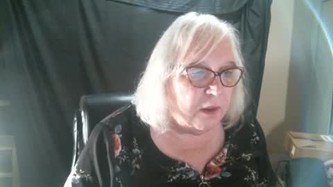 Snapshot of sissydianetx chatting on 02.01.25 Sissy Diane online show from 02.01.25