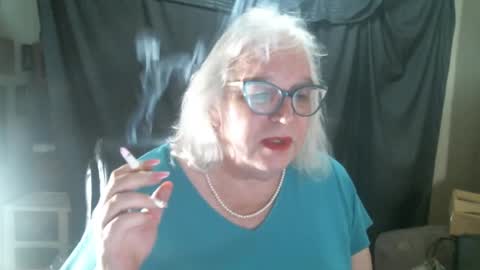 Snapshot of sissydianetx chatting on 03.06.25 Sissy Diane online show from 03.06.25