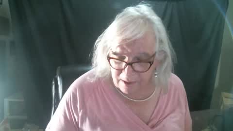 Snapshot of sissydianetx chatting on 03.08.25 Sissy Diane online show from 03.08.25
