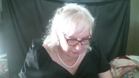 Snapshot of sissydianetx chatting on 09.11.25 Sissy Diane online show from 09.11.25