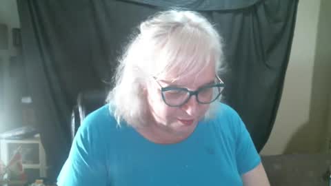 Snapshot of sissydianetx chatting on 10.01.25 Sissy Diane online show from 10.01.25