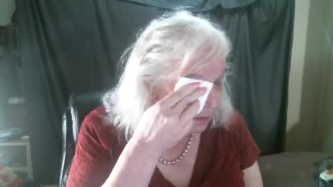 Snapshot of sissydianetx chatting on 10.17.25 Sissy Diane online show from 10.17.25