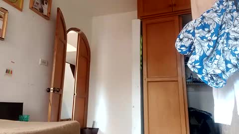 Snapshot of sissydoll_ chatting on 12.31.24 TOMY online show from 12.31.24