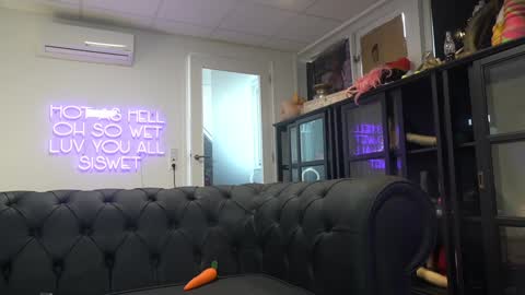 Snapshot of siswet19 chatting on 02.02.25 Elise online show from 02.02.25