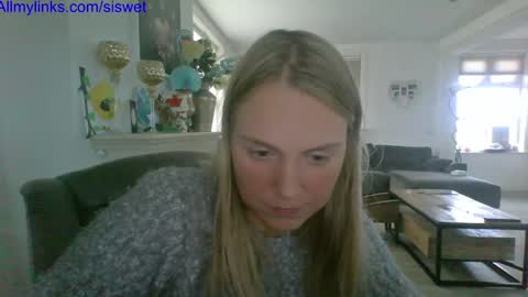 Snapshot of siswet19 chatting on 11.24.25 Elise online show from 11.24.25