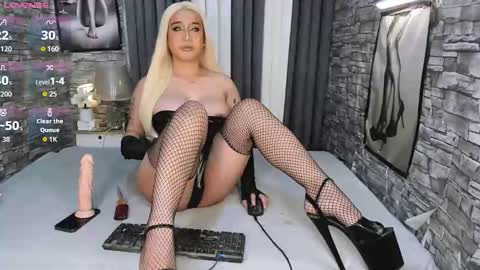 Snapshot of sit_on_me_baby chatting on 12.14.25 Arra online show from 12.14.25