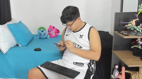 Snapshot of siul_bigcock chatting on 12.16.25 Siul Thompson online show from 12.16.25