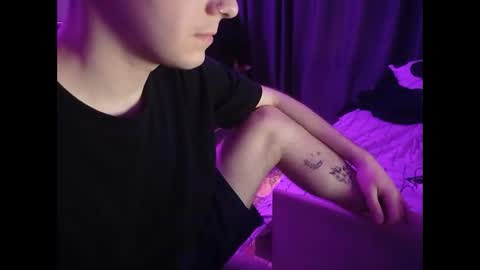 Snapshot of sizzleozzy chatting on 04.25.26 SizzleOzzy online show from 04.25.26