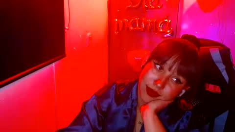 Snapshot of skarlet_adams chatting on 05.08.26 Alice online show from 05.08.26