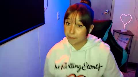 Snapshot of skarlet_adams chatting on 05.11.26 Alice online show from 05.11.26