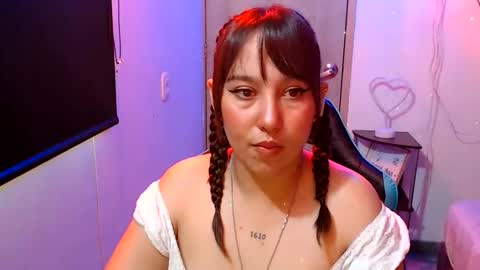 Snapshot of skarlet_adams chatting on 05.12.26 Alice online show from 05.12.26