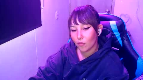 Snapshot of skarlet_adams chatting on 05.25.26 Alice online show from 05.25.26