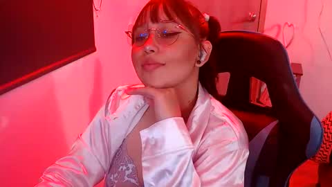 Snapshot of skarlet_adams chatting on 05.26.26 Alice online show from 05.26.26
