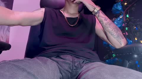 Snapshot of skateboy444 chatting on 12.03.24 king online show from 12.03.24