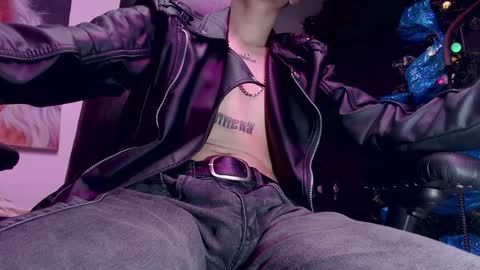 Snapshot of skateboy444 chatting on 12.04.24 king online show from 12.04.24