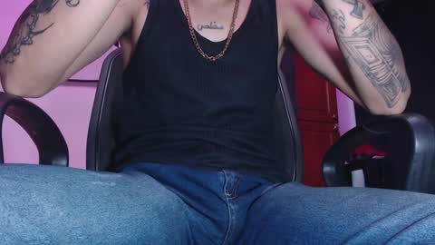 Snapshot of skateboy444 chatting on 01.18.25 king online show from 01.18.25