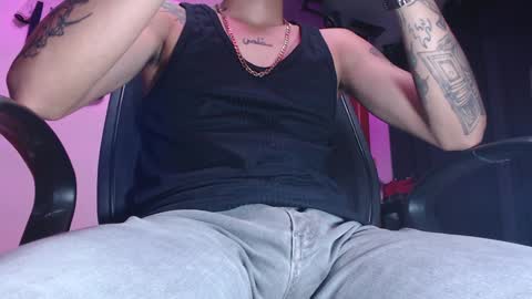 Snapshot of skateboy444 chatting on 01.25.25 king online show from 01.25.25