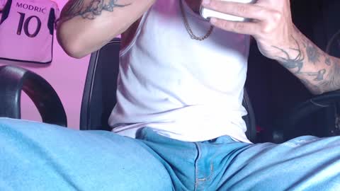 Snapshot of skateboy444 chatting on 01.26.25 king online show from 01.26.25