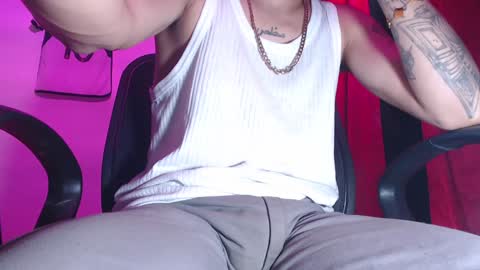 Snapshot of skateboy444 chatting on 02.08.25 king online show from 02.08.25