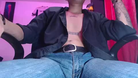 Snapshot of skateboy444 chatting on 02.21.25 king online show from 02.21.25