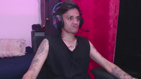 Snapshot of skateboy444 chatting on 03.01.25 king online show from 03.01.25